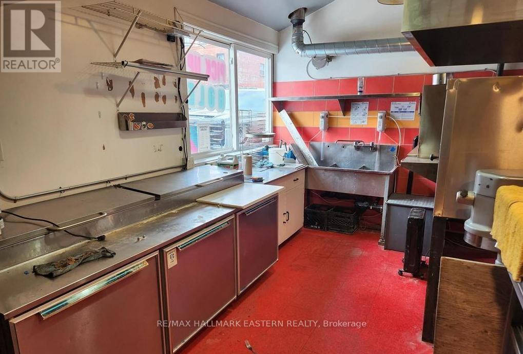 199 Hunter Street, Peterborough (Town Ward 3), Ontario  K9H 2L1 - Photo 19 - X12652286