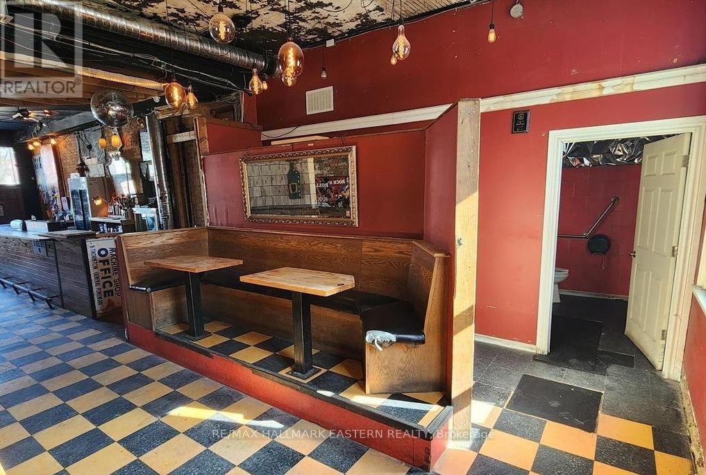 199 Hunter Street, Peterborough (Town Ward 3), Ontario  K9H 2L1 - Photo 9 - X12652286