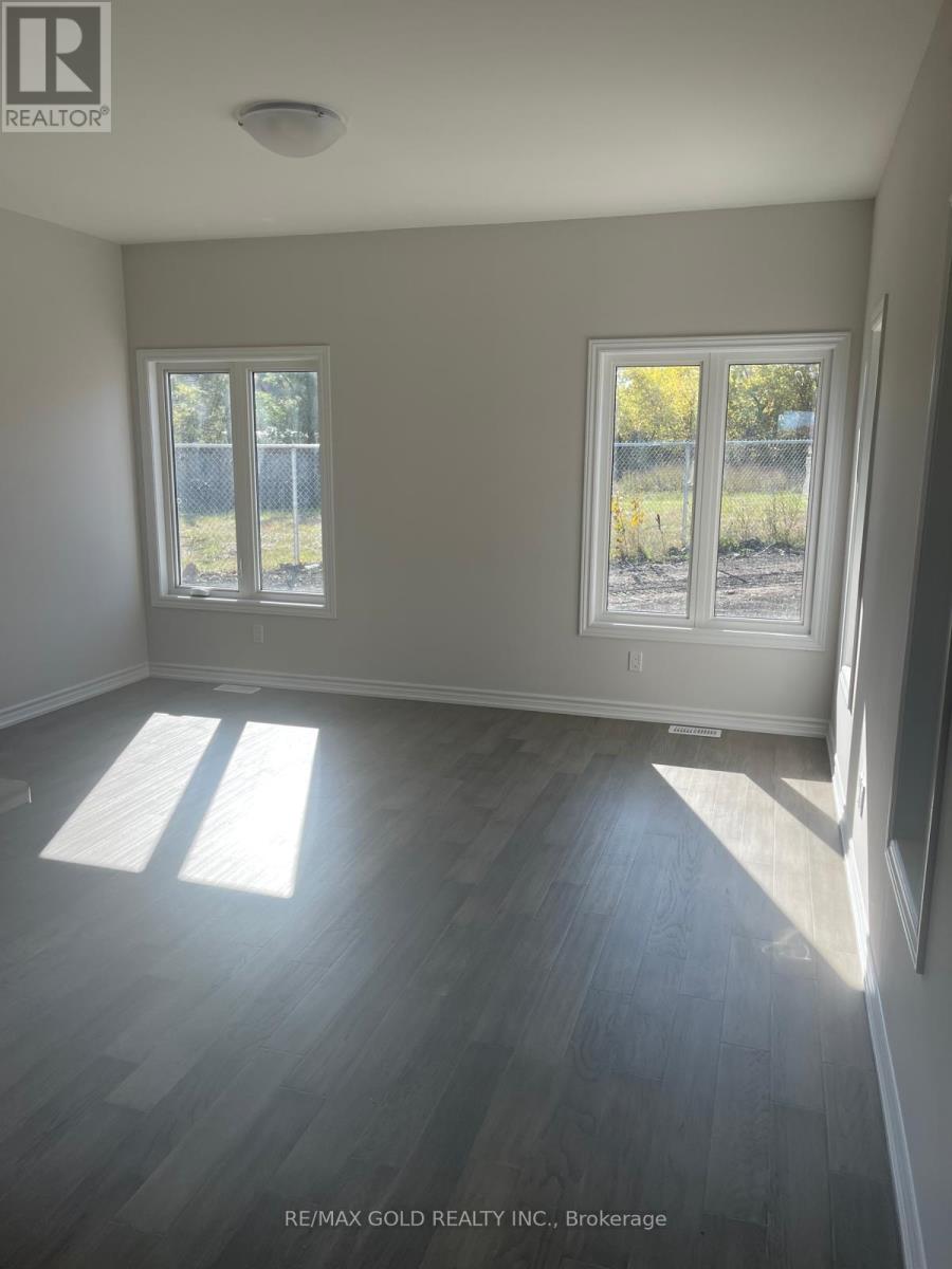 29 Laugher Avenue, Welland, Ontario  L3B 0N6 - Photo 11 - X12651198