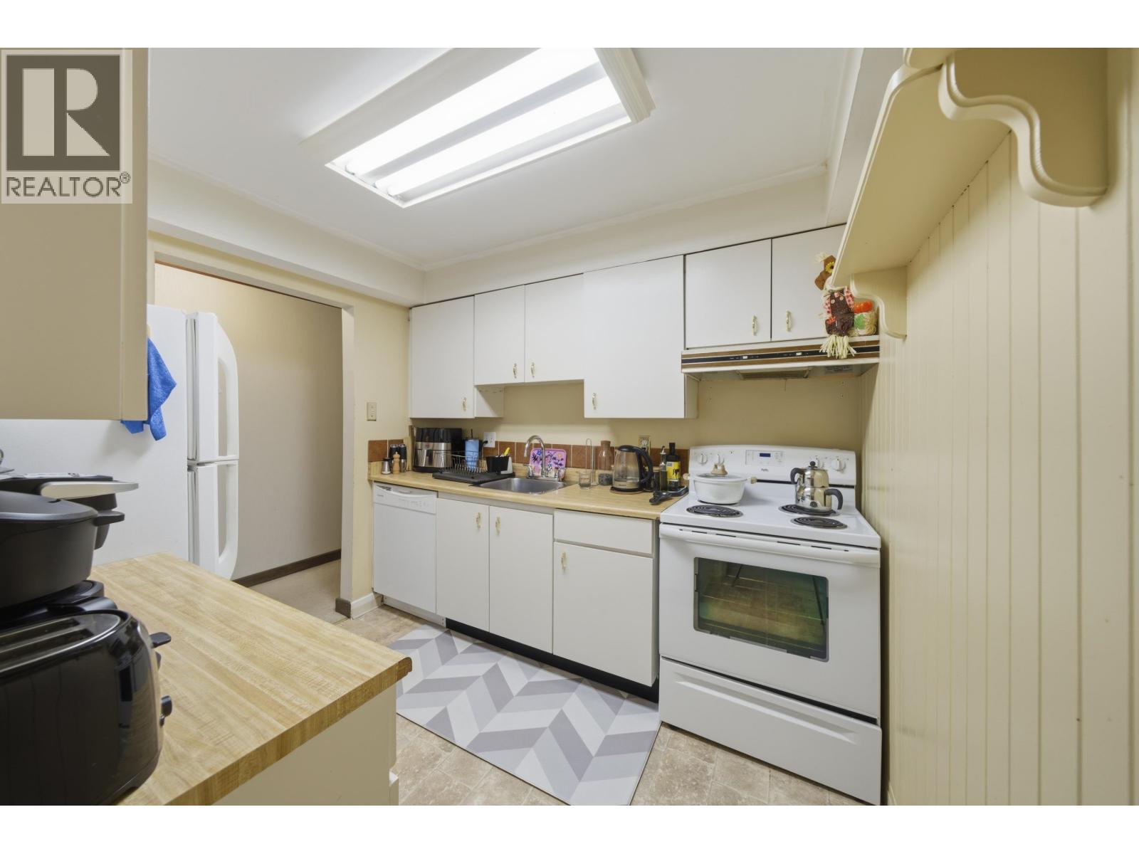 403 1340 Duchess Avenue, West Vancouver, British Columbia  V7T 1H6 - Photo 9 - R3075051