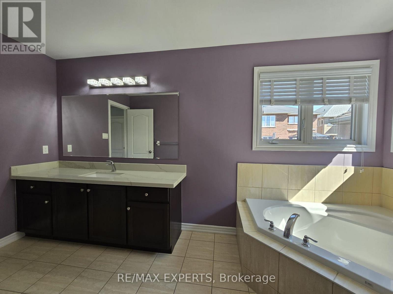 66 Hopkins Crescent, Bradford West Gwillimbury, Ontario  L3Z 0R7 - Photo 13 - N12652290