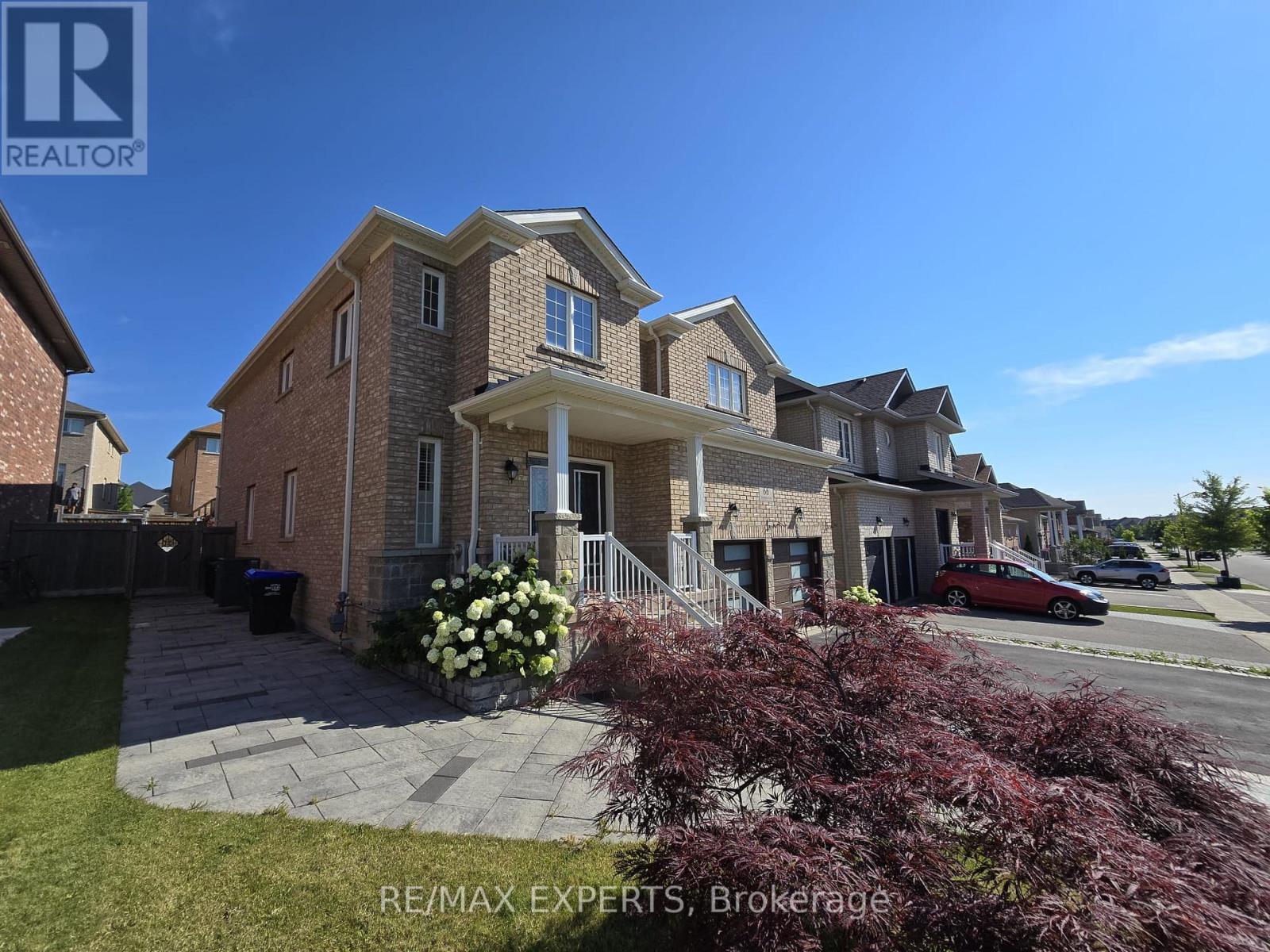 66 Hopkins Crescent, Bradford West Gwillimbury, Ontario  L3Z 0R7 - Photo 2 - N12652290