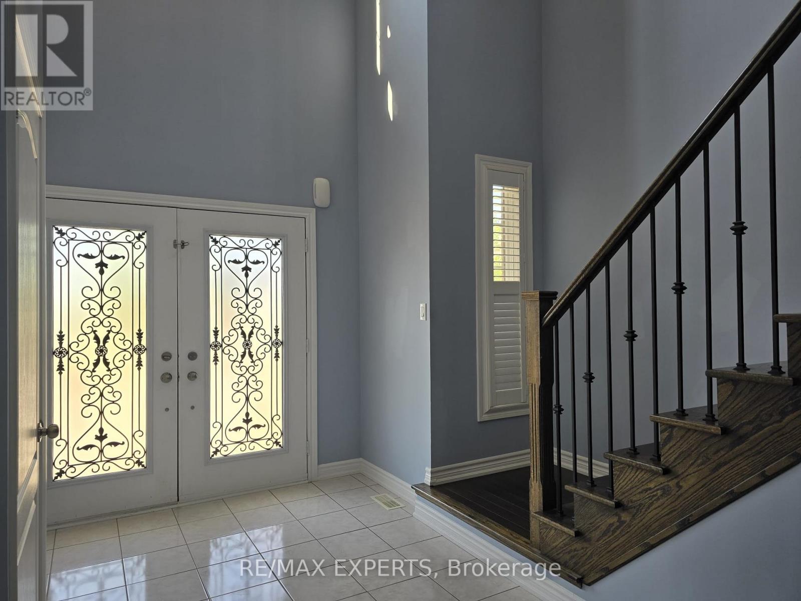 66 Hopkins Crescent, Bradford West Gwillimbury, Ontario  L3Z 0R7 - Photo 3 - N12652290