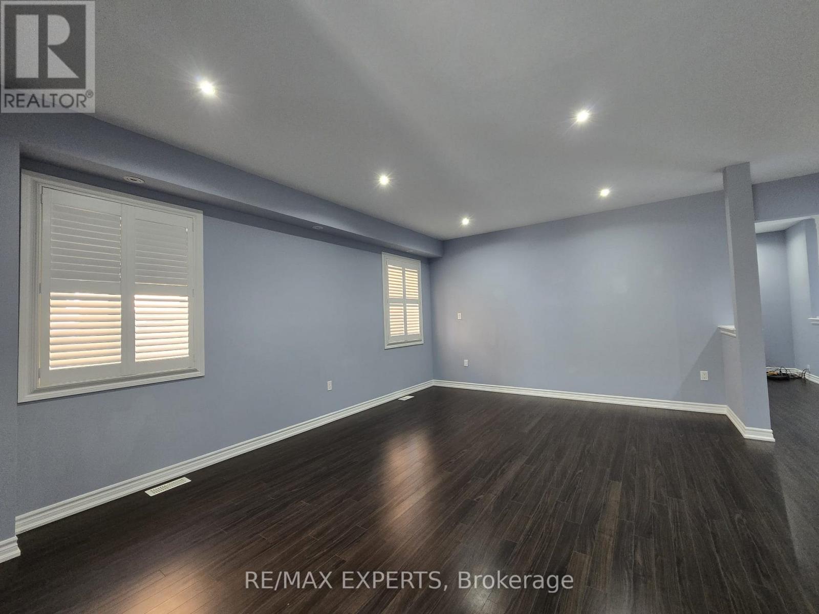 66 Hopkins Crescent, Bradford West Gwillimbury, Ontario  L3Z 0R7 - Photo 4 - N12652290