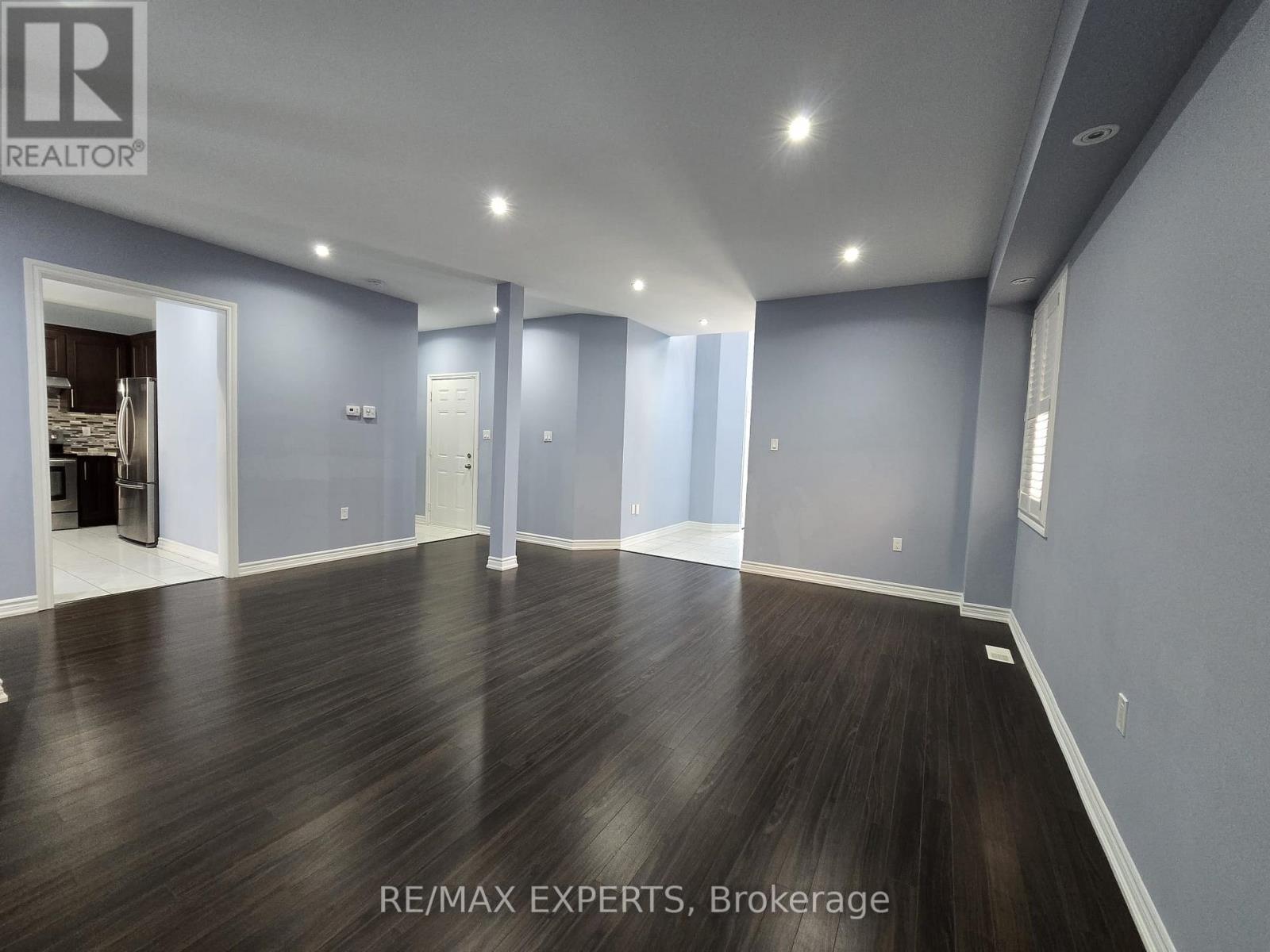 66 Hopkins Crescent, Bradford West Gwillimbury, Ontario  L3Z 0R7 - Photo 5 - N12652290