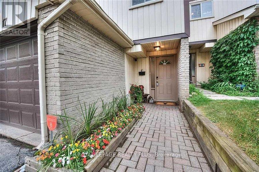 17 - 51 Paulander Drive, Kitchener, Ontario  N5M 5E5 - Photo 3 - X12652304