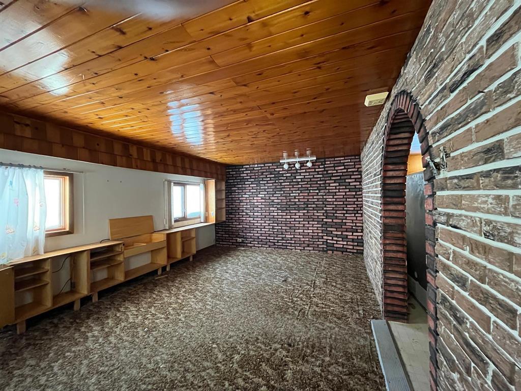 99 Pth #9 Highway, Winnipeg Beach, Manitoba  R0C 3G0 - Photo 2 - 202530245