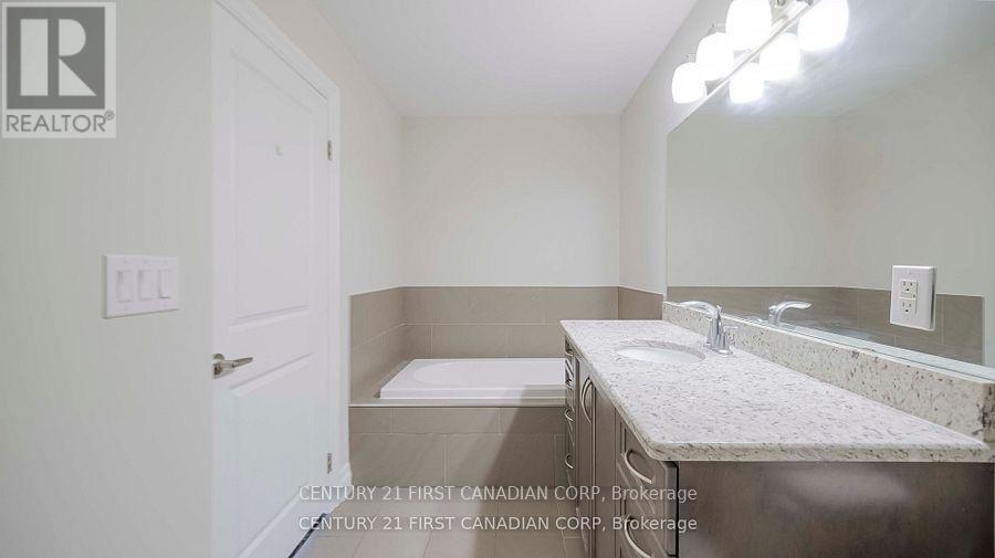 504 - 240 Villagewalk Boulevard, London North, Ontario  N6G 0P6 - Photo 15 - X12652336