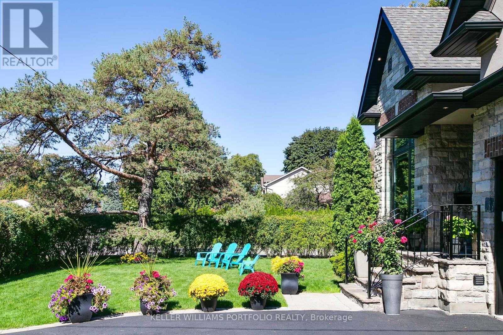 7 Maydolph Road, Toronto, Ontario  M9B 1V5 - Photo 2 - W12427276