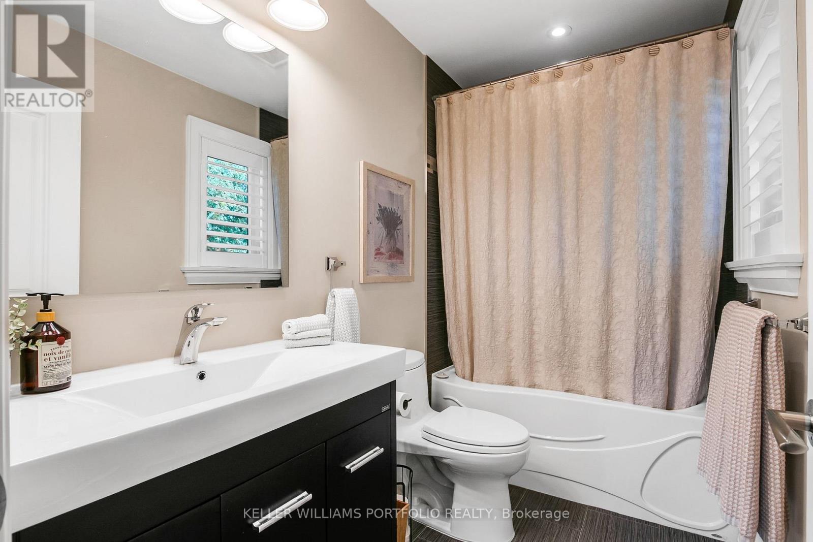 7 Maydolph Road, Toronto, Ontario  M9B 1V5 - Photo 31 - W12427276