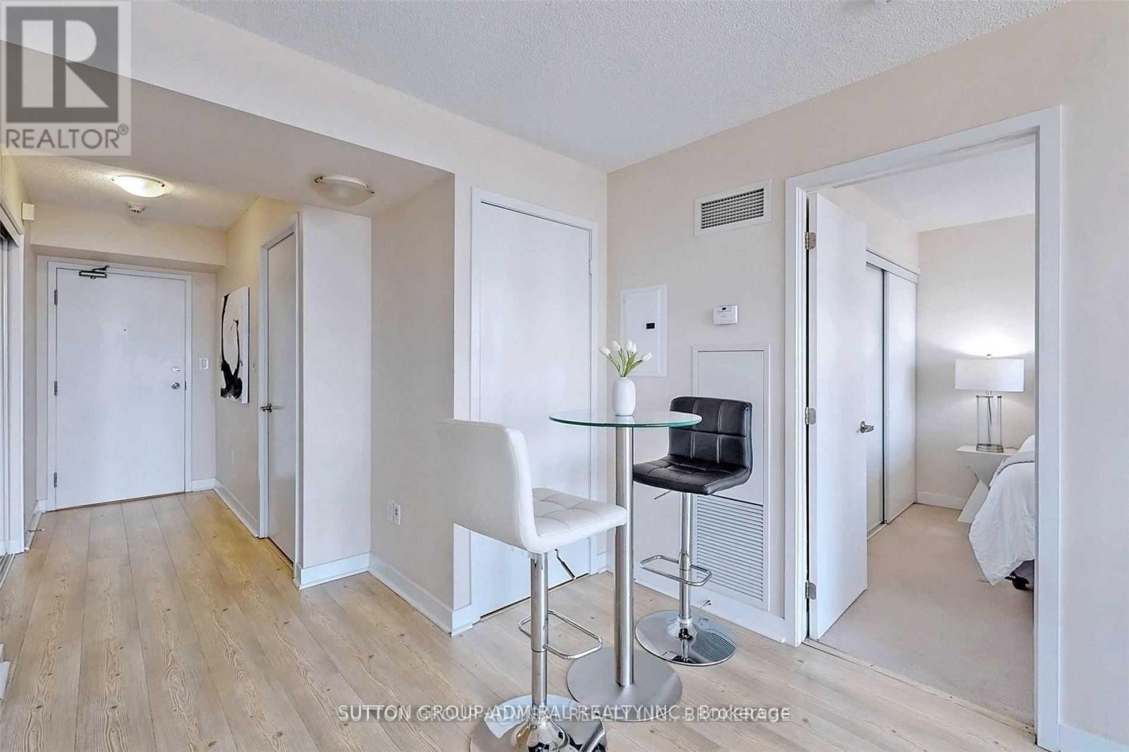 2301 - 25 Telegram Mews, Toronto, Ontario  M5V 3Z1 - Photo 4 - C12652346