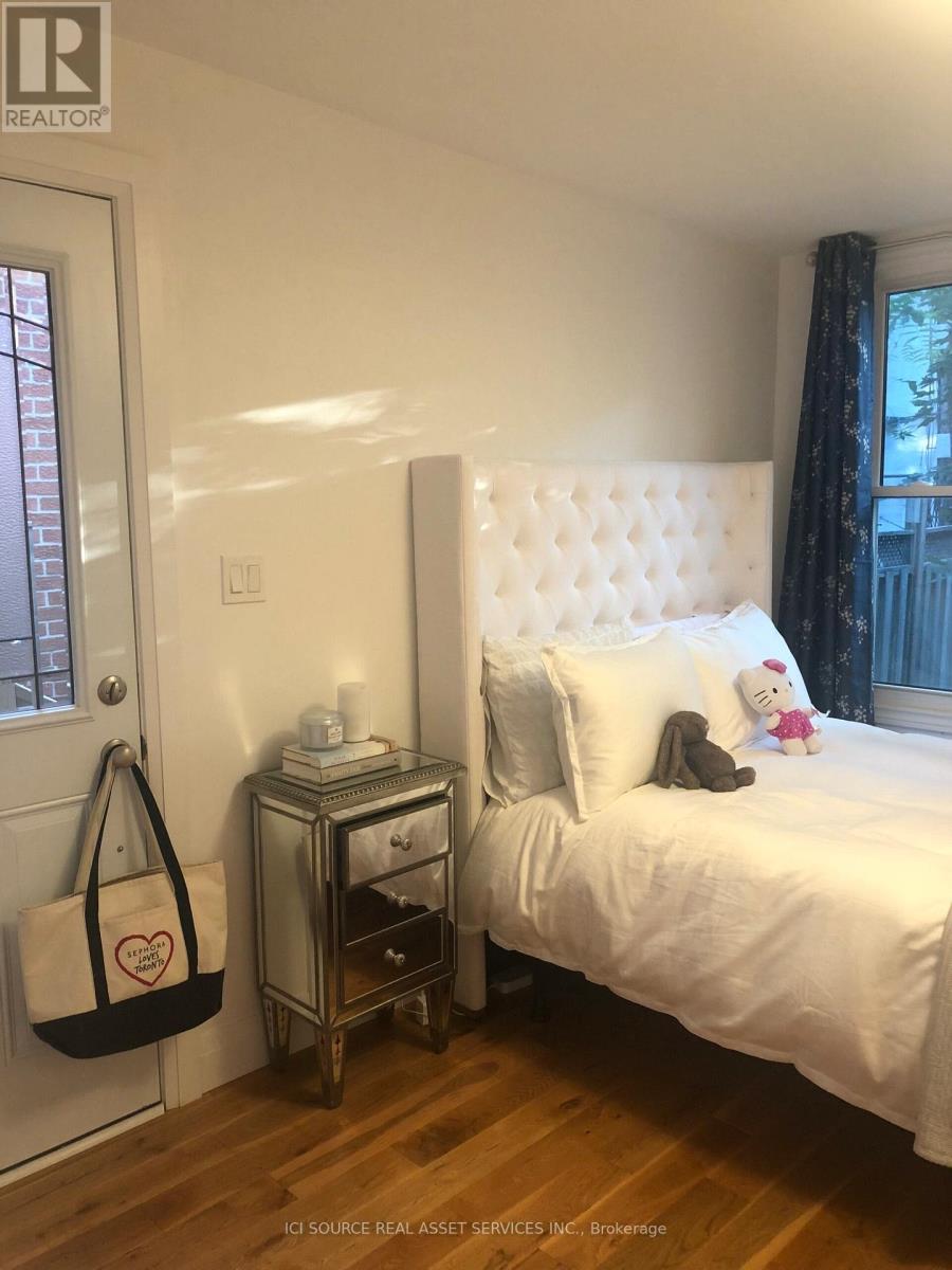 1 - 689 Euclid Avenue, Toronto, Ontario  M6G 2T8 - Photo 9 - C12652368