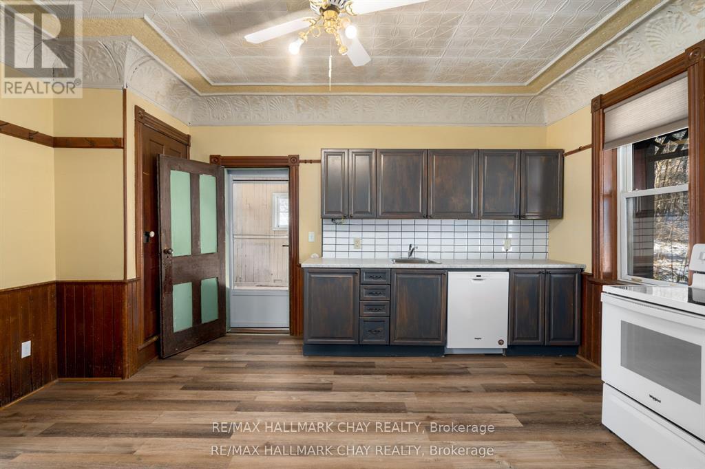 4514 Penetanguishene Road, Springwater, Ontario  L0L 1V0 - Photo 12 - S12652362