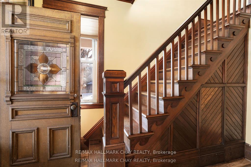 4514 Penetanguishene Road, Springwater, Ontario  L0L 1V0 - Photo 4 - S12652362