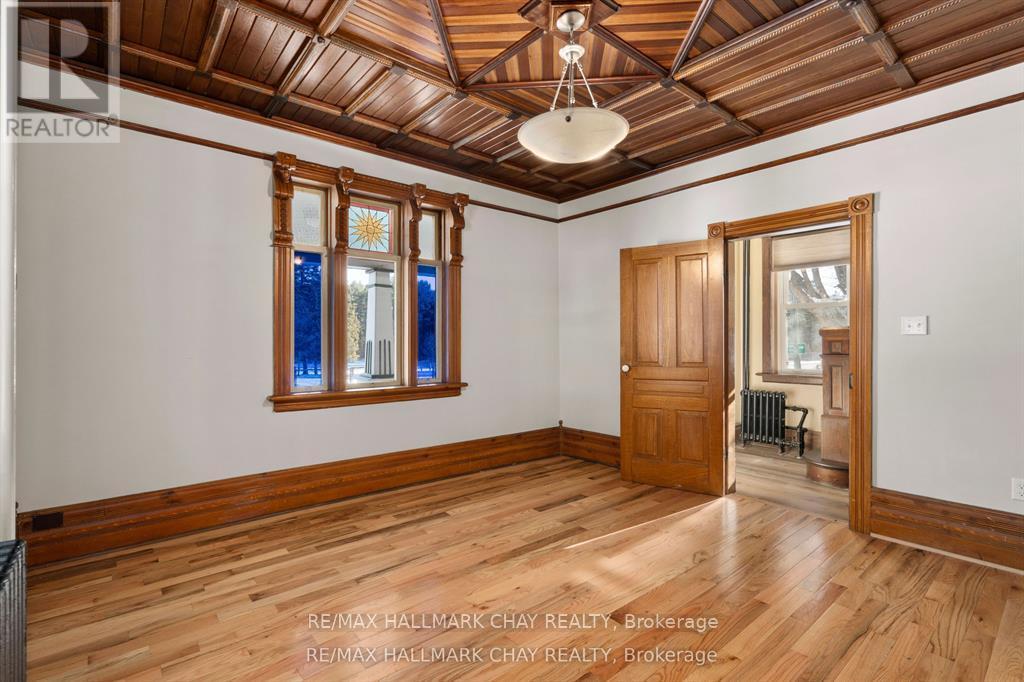 4514 Penetanguishene Road, Springwater, Ontario  L0L 1V0 - Photo 5 - S12652362