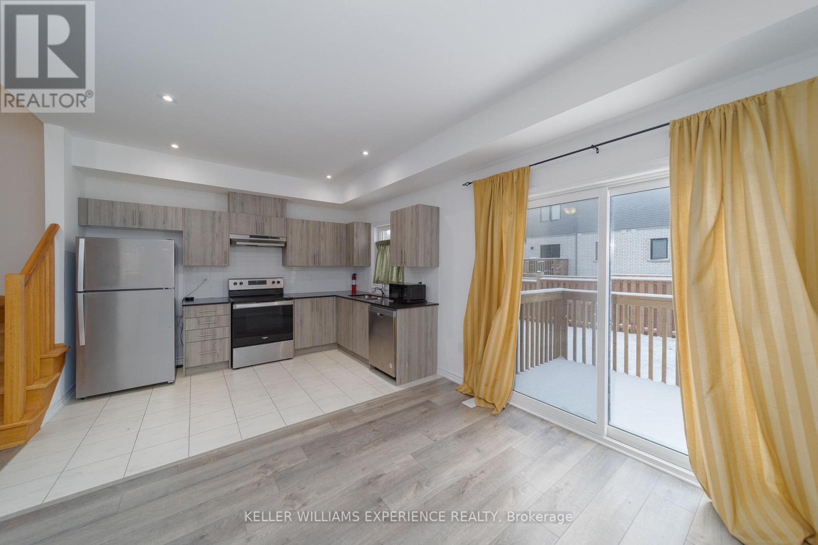 8 Wagon Lane, Barrie, Ontario  L9J 0V1 - Photo 7 - S12652384