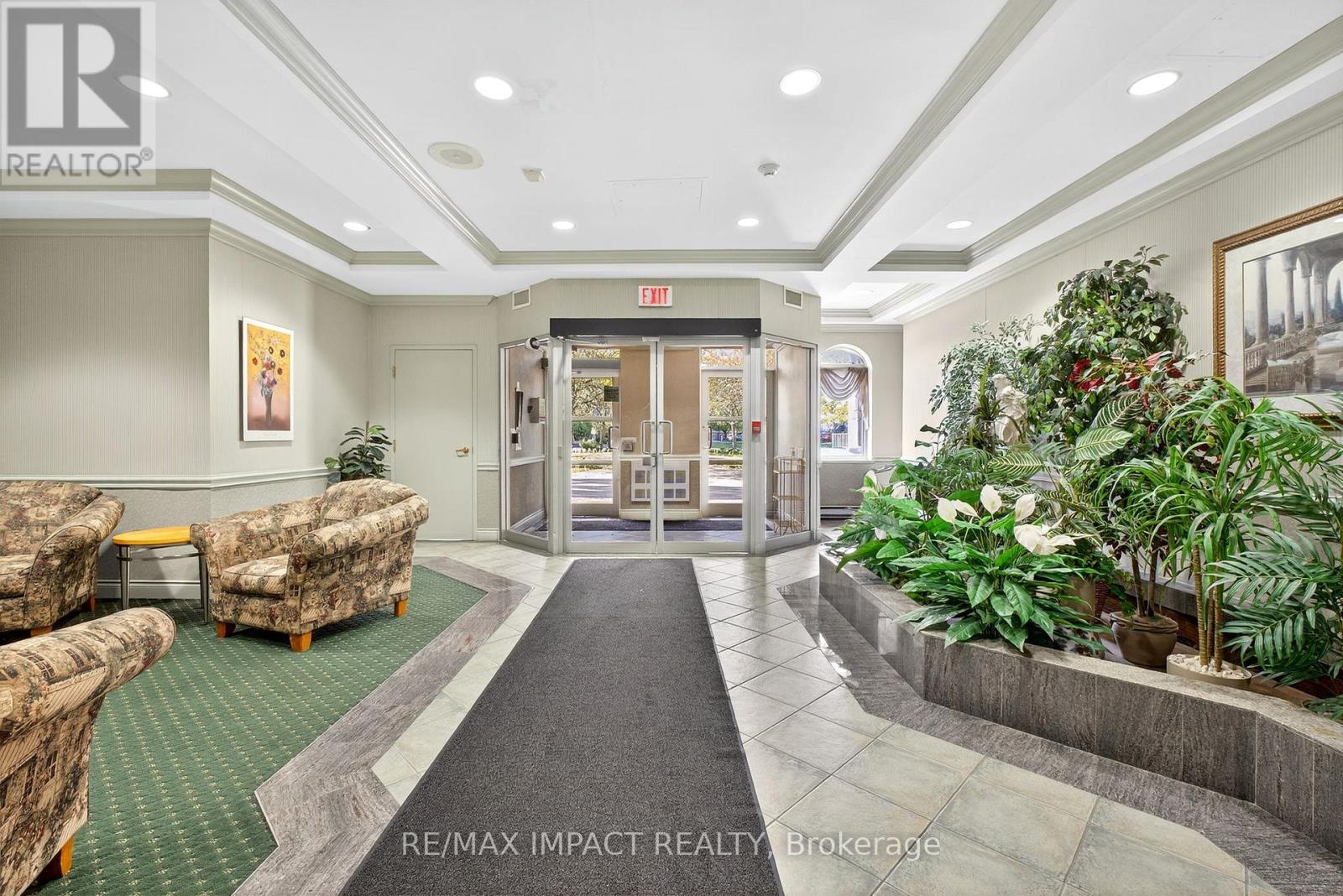 204 - 10 Dayspring Circle, Brampton, Ontario  L6P 1B9 - Photo 4 - W12652334