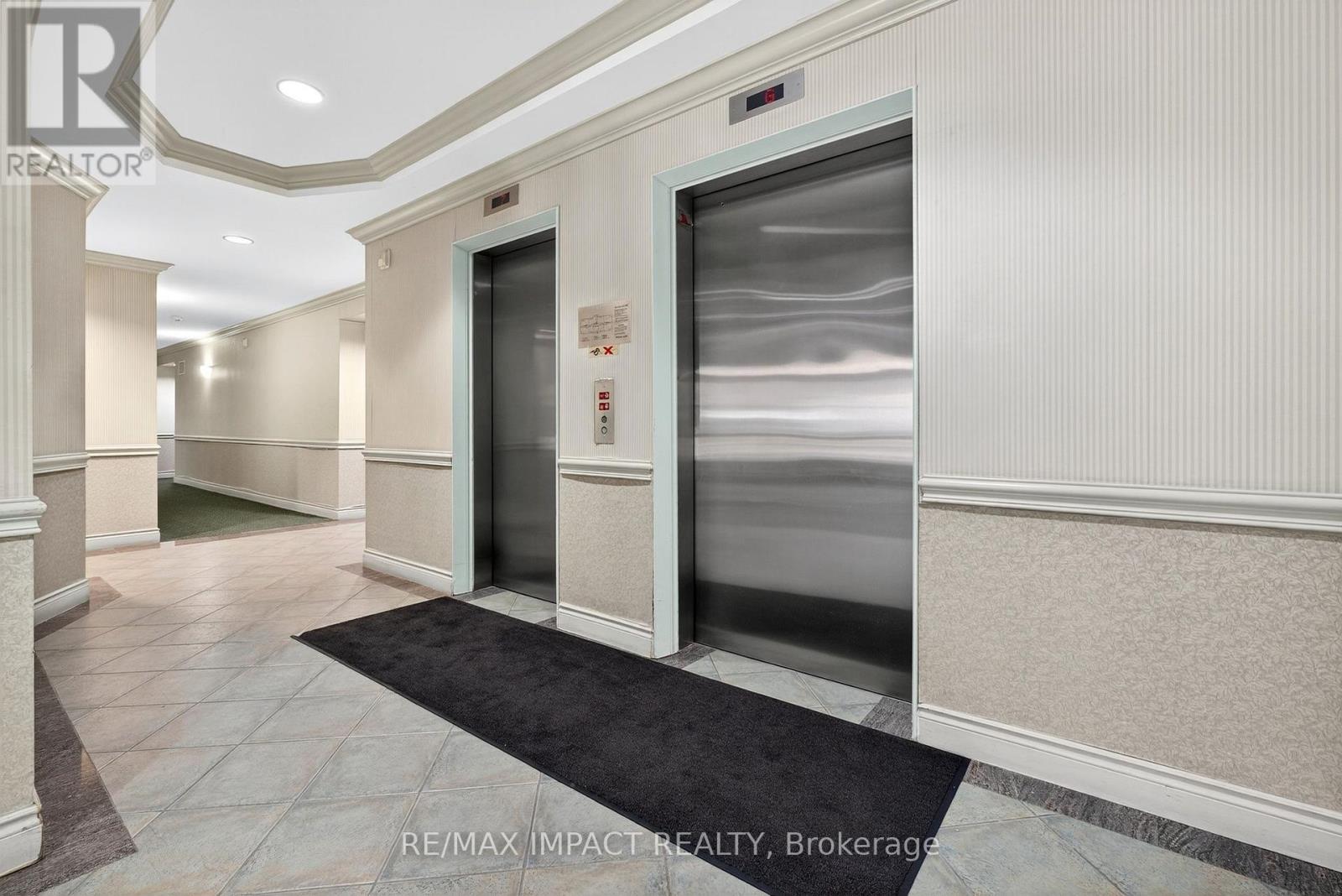 204 - 10 Dayspring Circle, Brampton, Ontario  L6P 1B9 - Photo 5 - W12652334