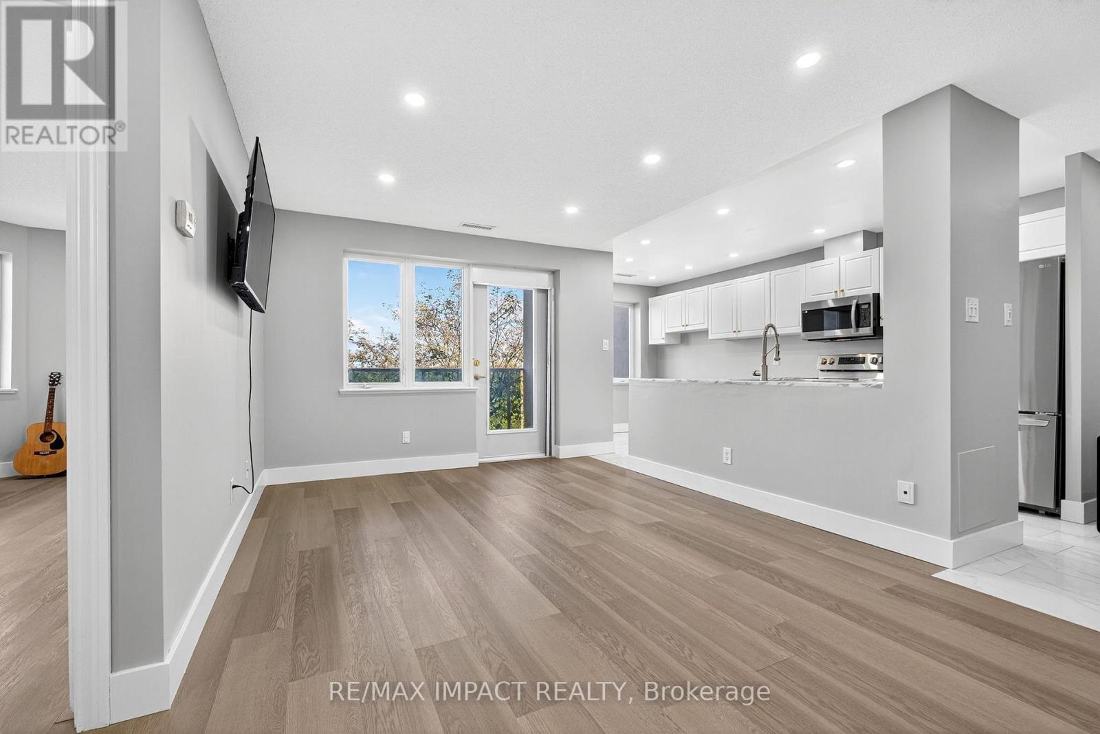 204 - 10 Dayspring Circle, Brampton, Ontario  L6P 1B9 - Photo 8 - W12652334