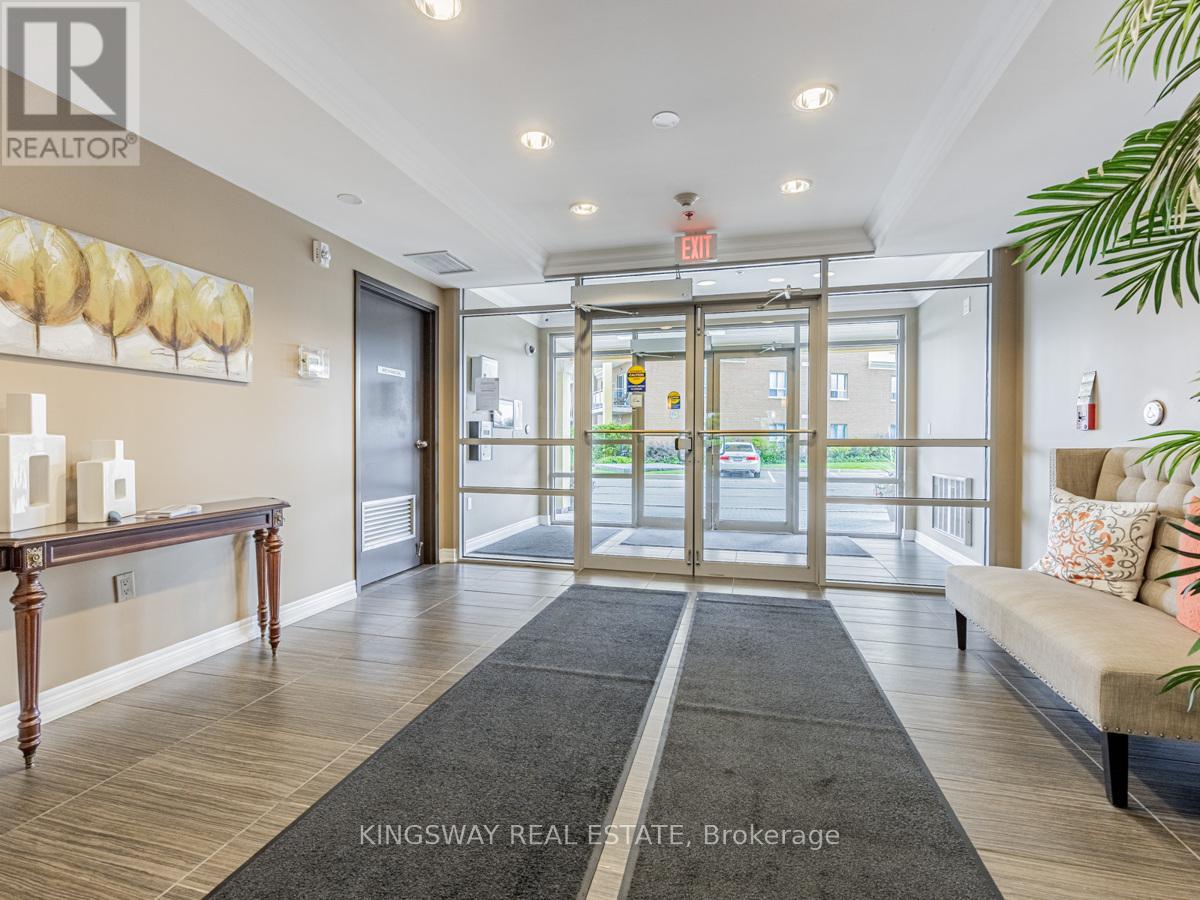 401 - 1421 Costigan Road, Milton, Ontario  L9T 2N4 - Photo 3 - W12652364