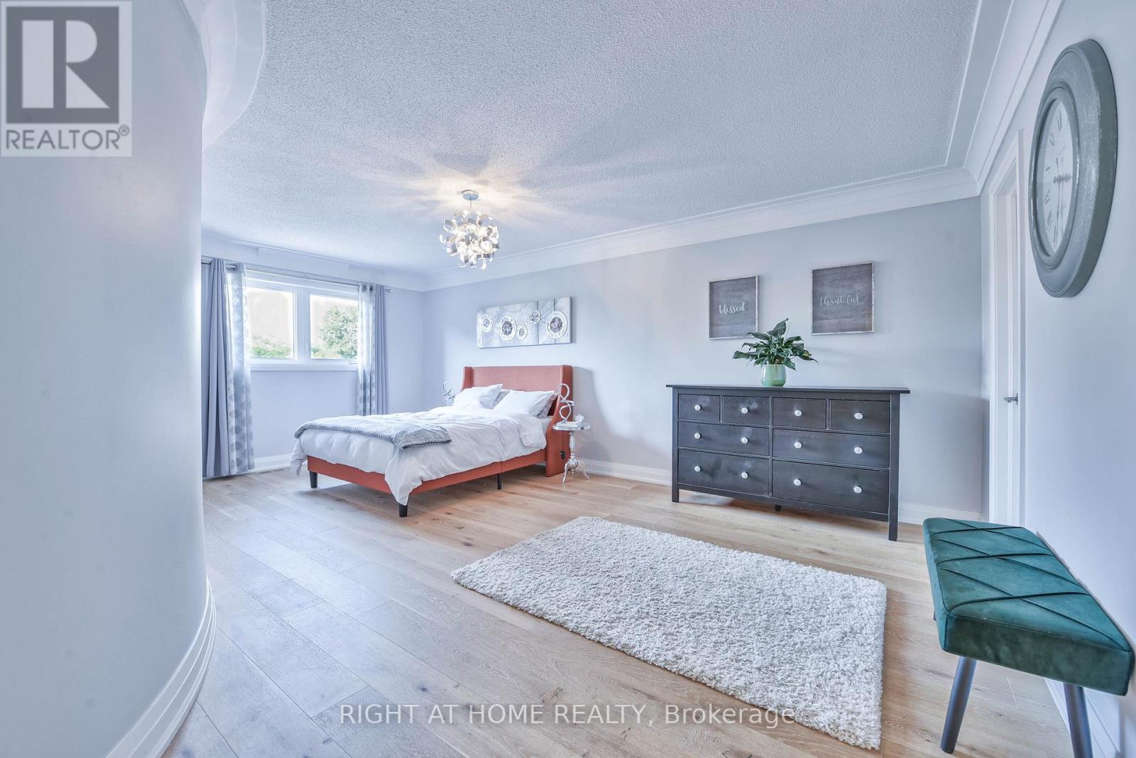 1517 Queensbury Crescent, Oakville, Ontario  L6H 4G6 - Photo 22 - W12652372