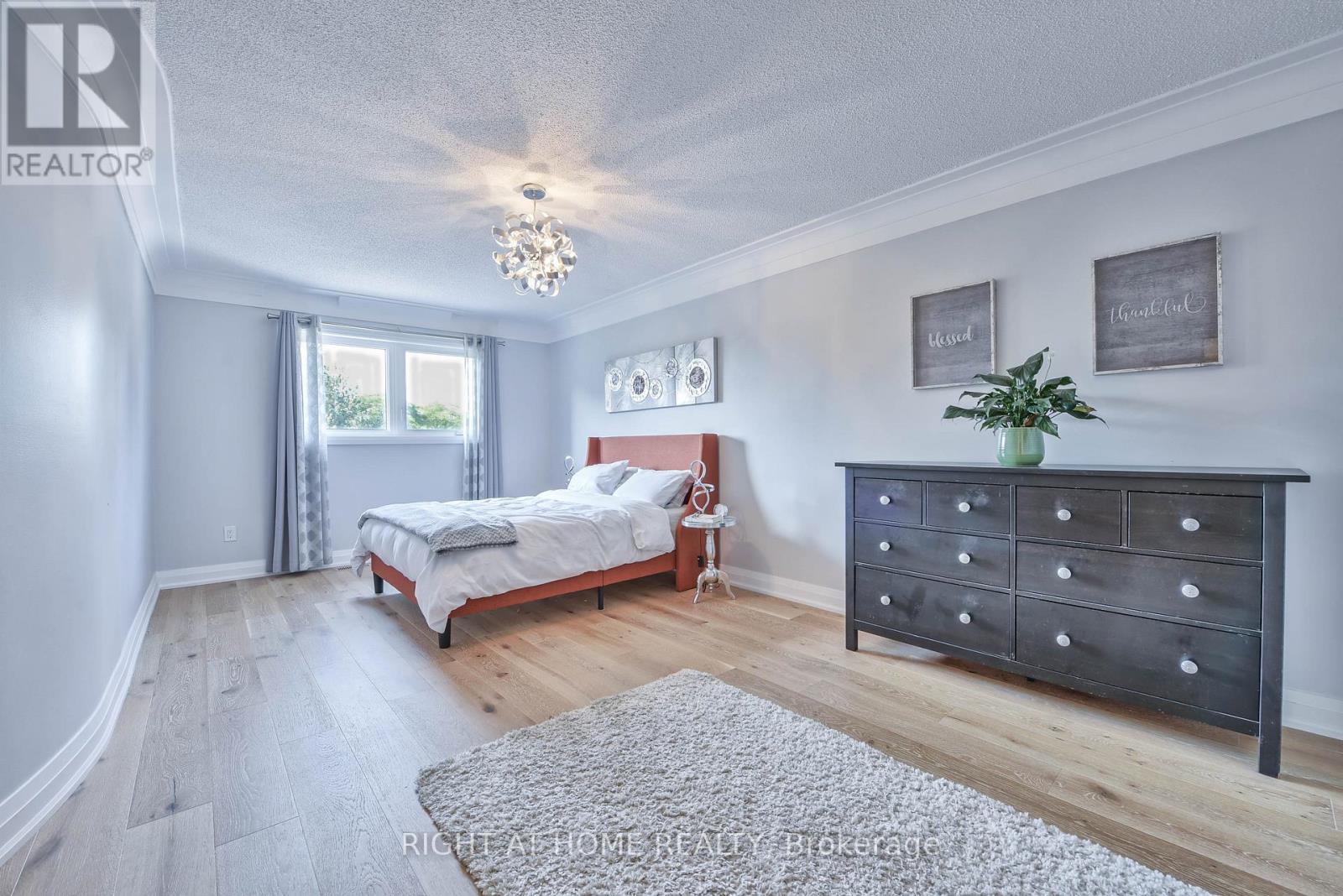 1517 Queensbury Crescent, Oakville, Ontario  L6H 4G6 - Photo 24 - W12652372