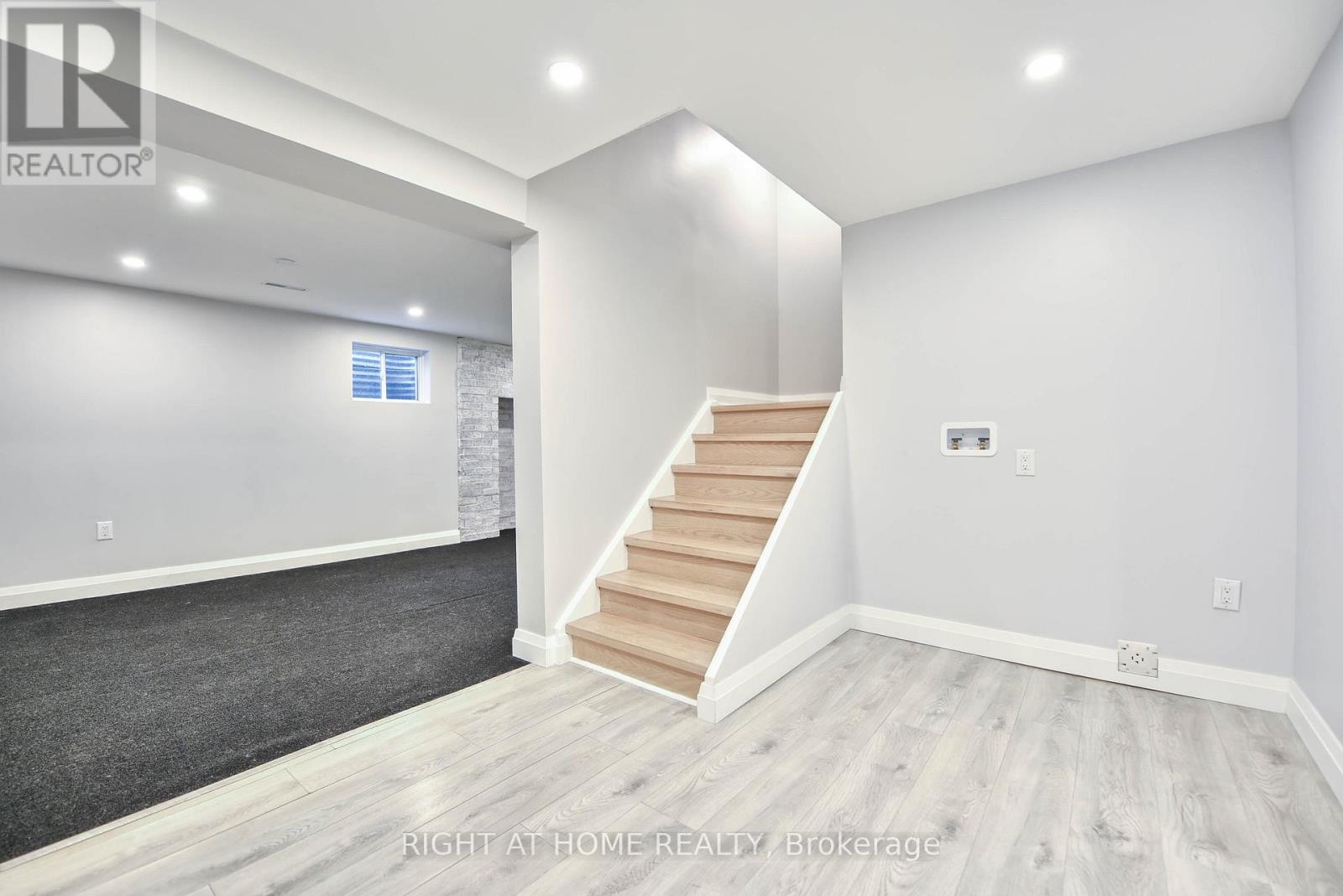 1517 Queensbury Crescent, Oakville, Ontario  L6H 4G6 - Photo 36 - W12652372