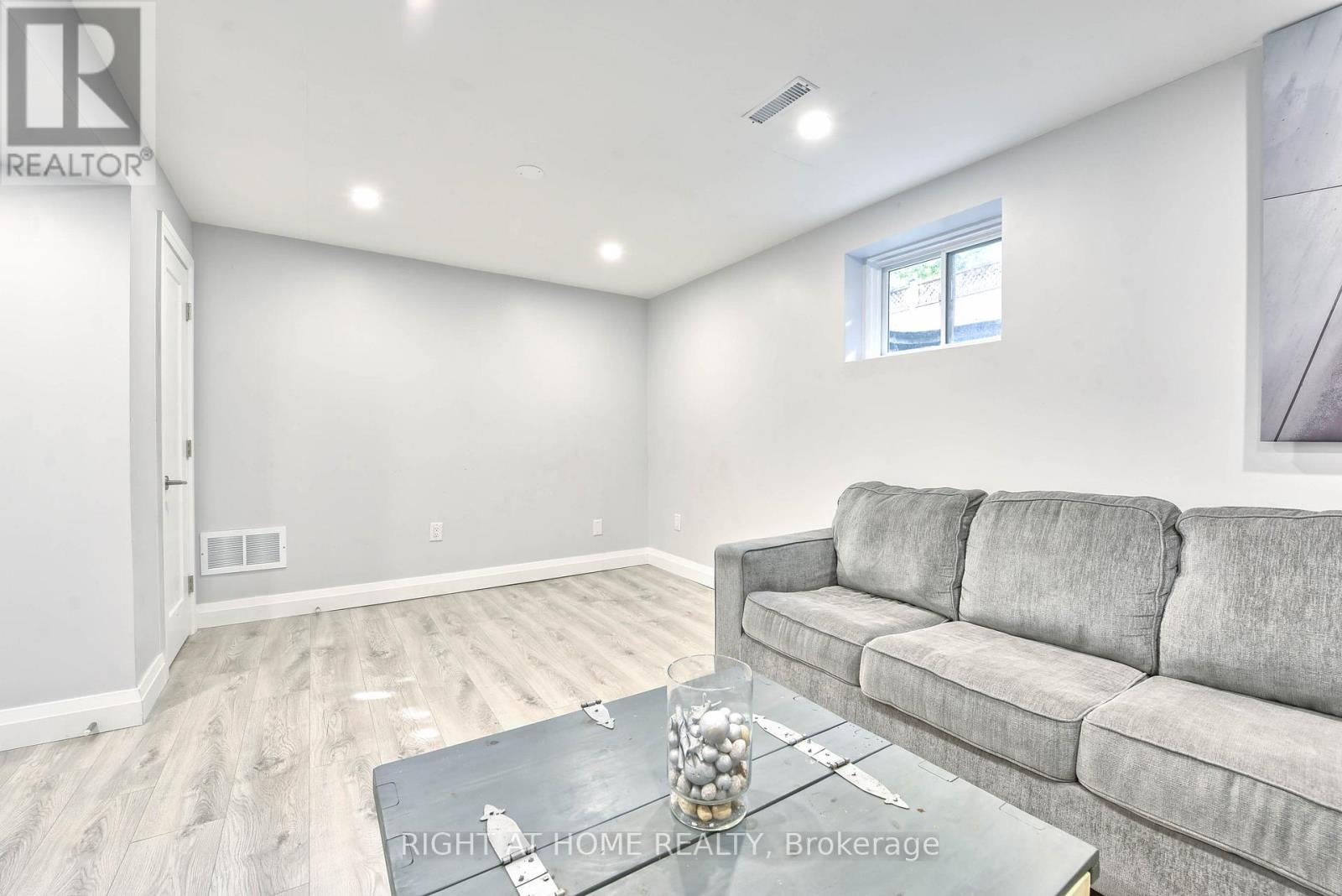 1517 Queensbury Crescent, Oakville, Ontario  L6H 4G6 - Photo 40 - W12652372