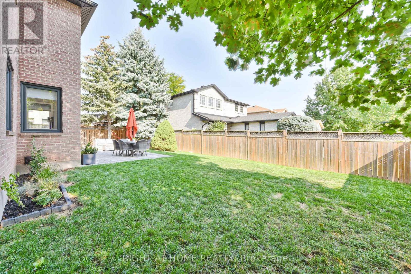 1517 Queensbury Crescent, Oakville, Ontario  L6H 4G6 - Photo 43 - W12652372