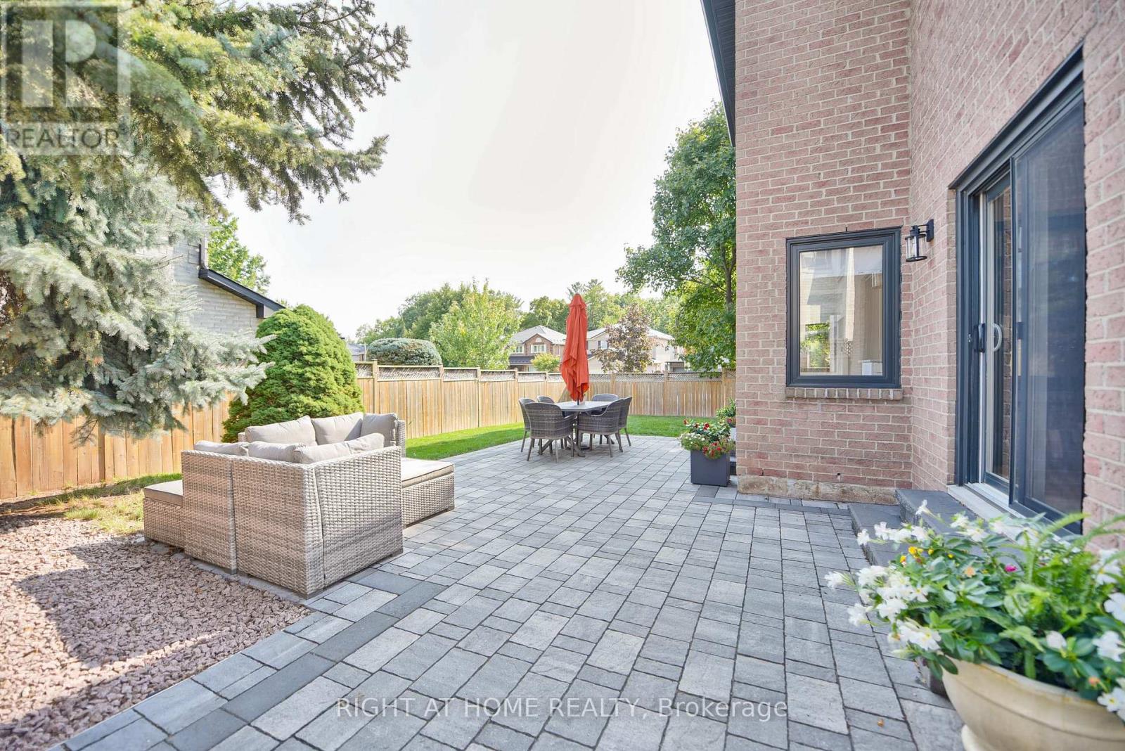 1517 Queensbury Crescent, Oakville, Ontario  L6H 4G6 - Photo 45 - W12652372