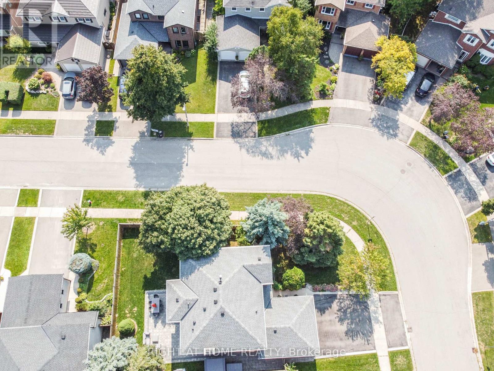 1517 Queensbury Crescent, Oakville, Ontario  L6H 4G6 - Photo 49 - W12652372