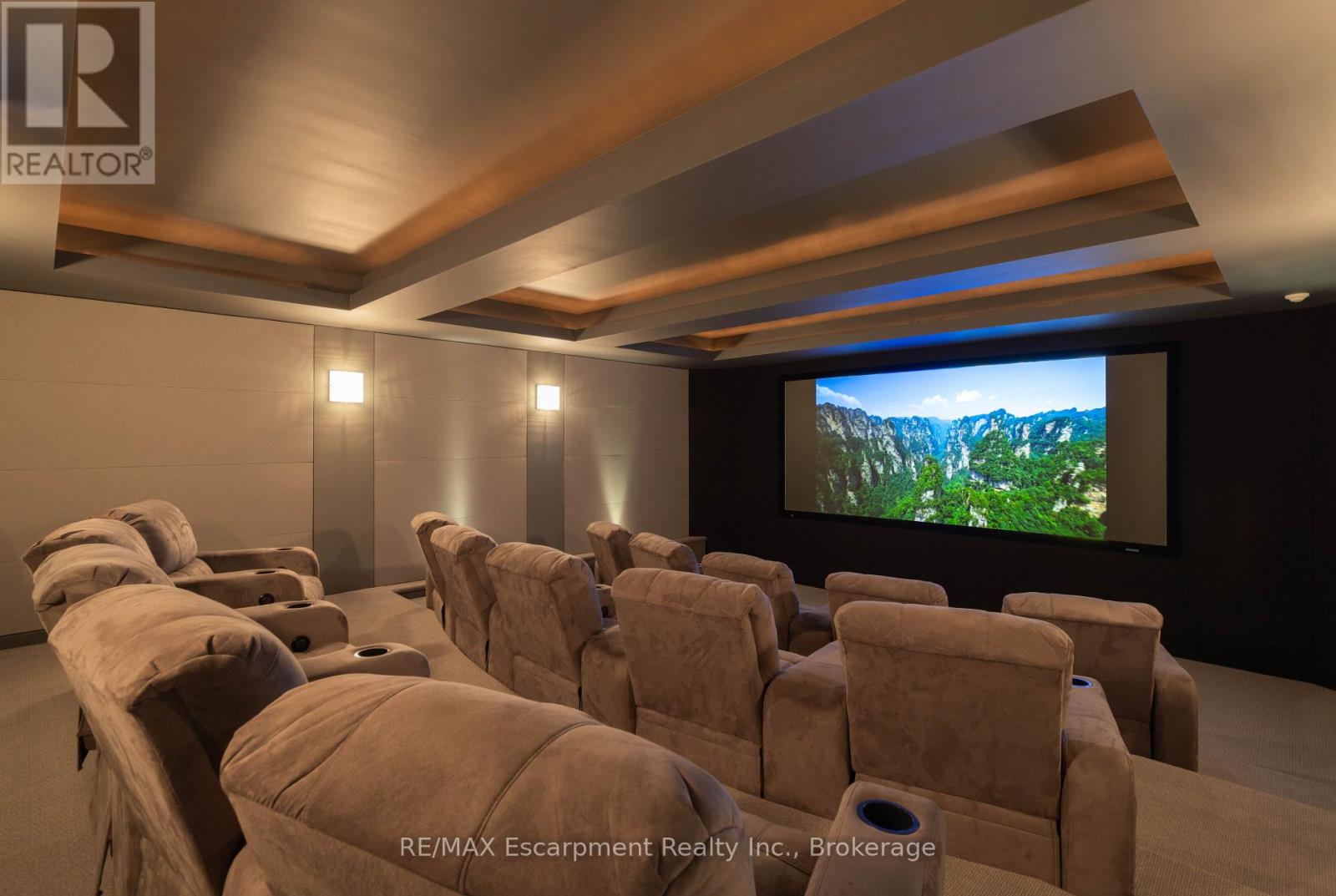 2054 Lakeshore Road E, Oakville, Ontario  L6J 1M3 - Photo 31 - W12323376