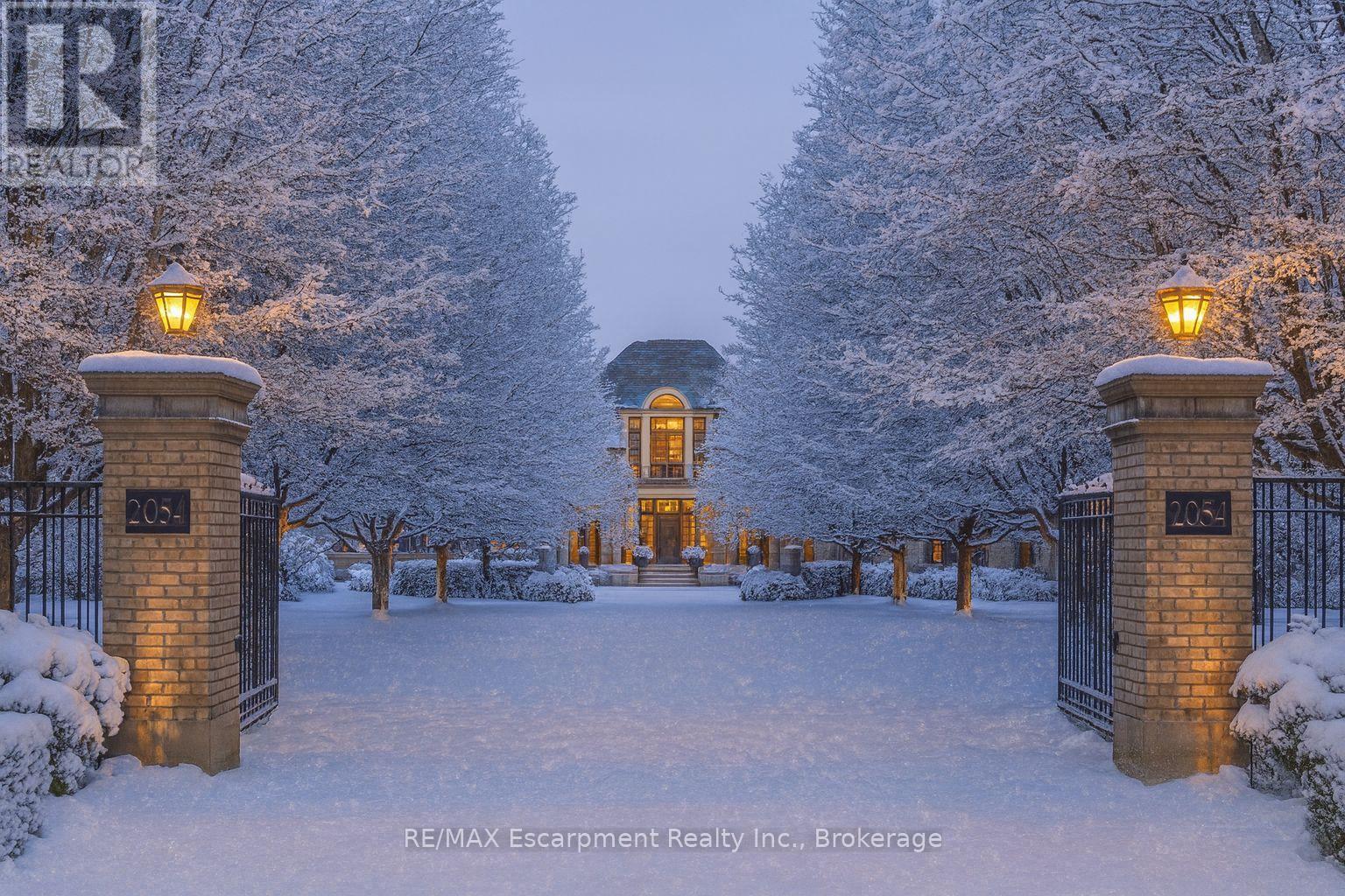 2054 Lakeshore Road E, Oakville, Ontario  L6J 1M3 - Photo 5 - W12323376