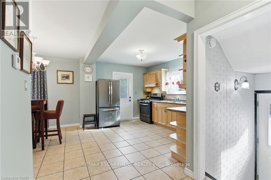 91 East 42nd Street, Hamilton, Ontario  L8T 3A2 - Photo 7 - X12652320