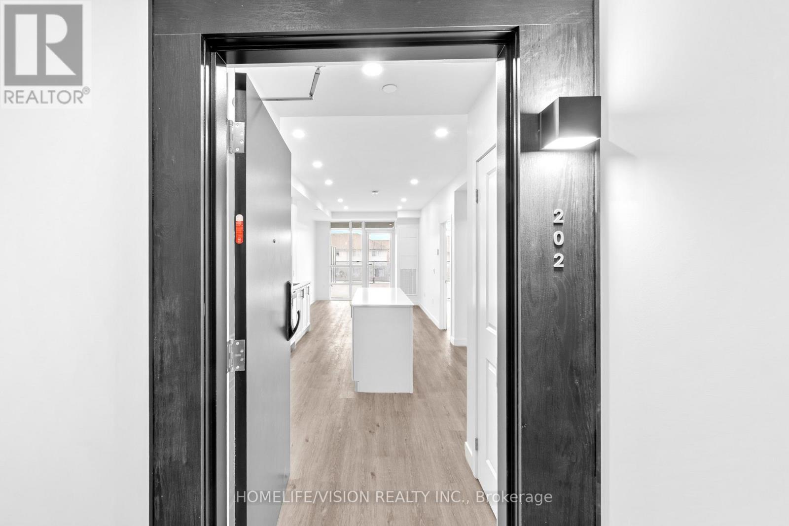 202 - 461 Green Road, Hamilton, Ontario  L8E 5B4 - Photo 4 - X12652344