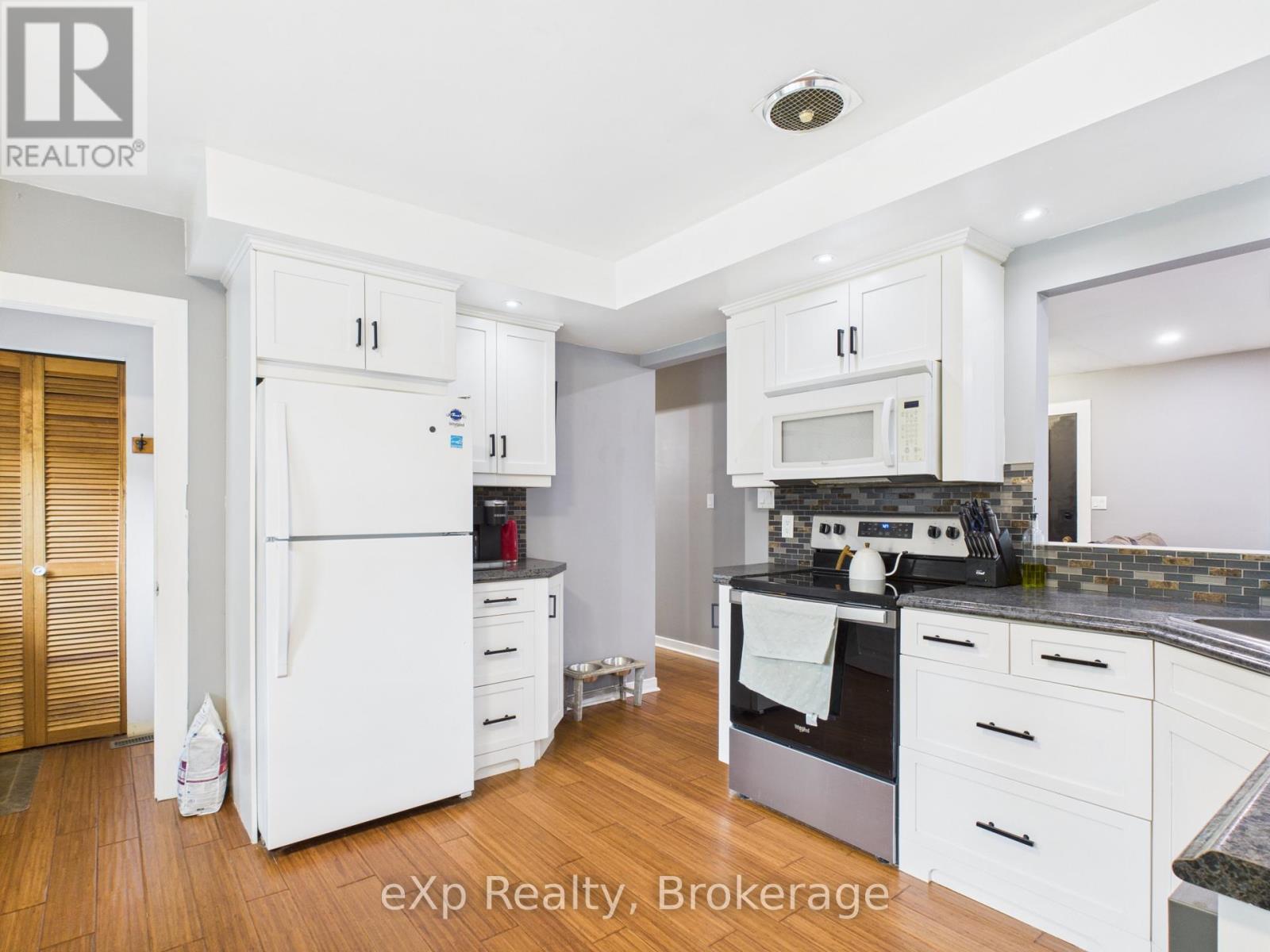 32 Centennial Street, Arran-Elderslie, Ontario  N0G 1L0 - Photo 7 - X12652398