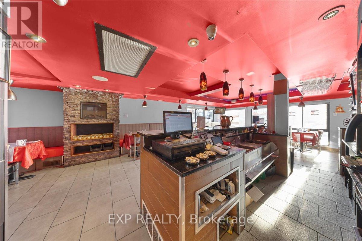 159 Montreal Road, Ottawa, Ontario  K1L 6E8 - Photo 4 - X12652386