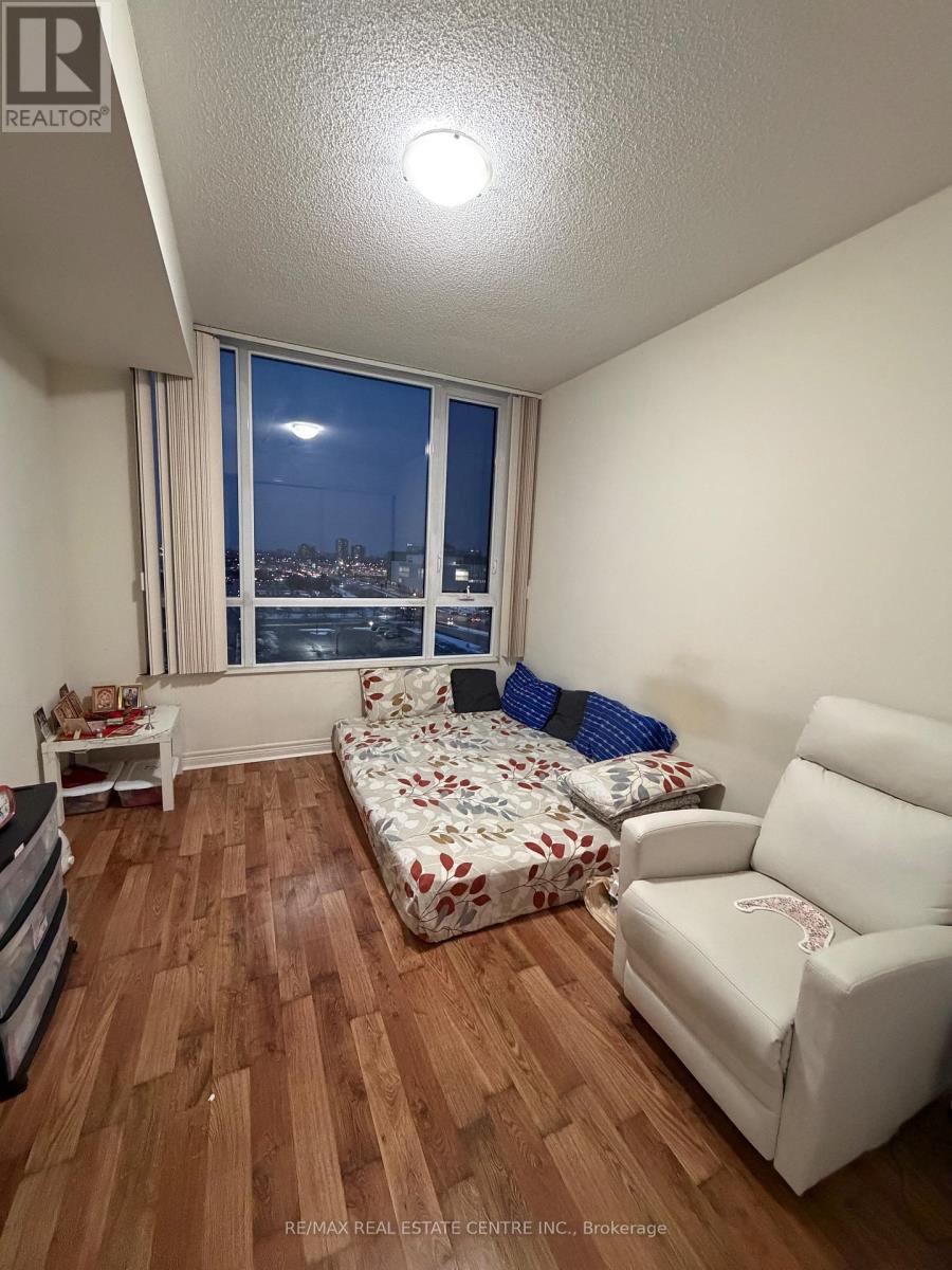 918 - 339 Rathburn Road W, Mississauga, Ontario  L5B 0K6 - Photo 7 - W12652028