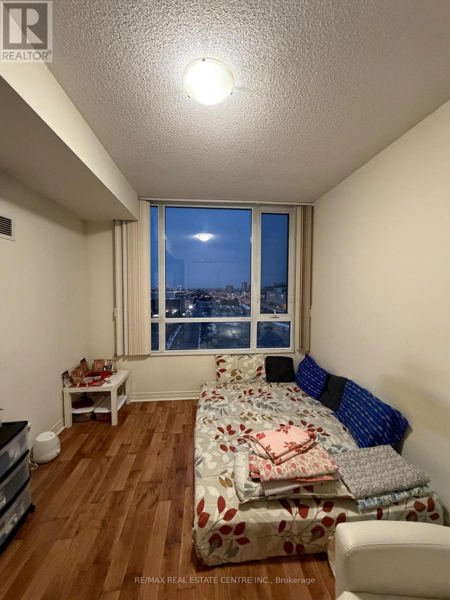 918 - 339 Rathburn Road W, Mississauga, Ontario  L5B 0K6 - Photo 8 - W12652028