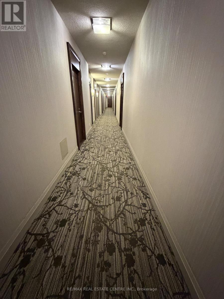 918 - 339 Rathburn Road W, Mississauga, Ontario  L5B 0K6 - Photo 14 - W12652028