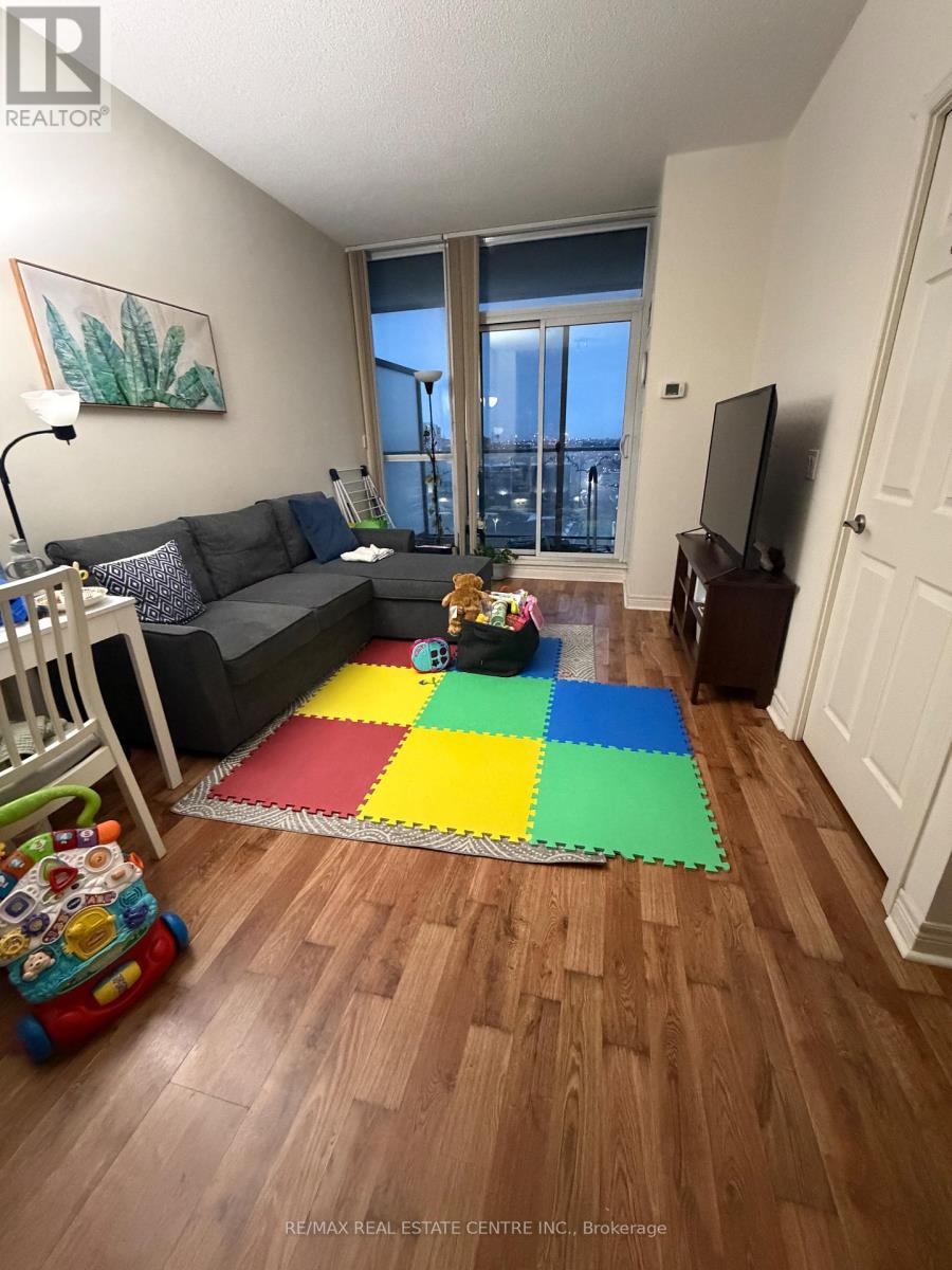 918 - 339 Rathburn Road W, Mississauga, Ontario  L5B 0K6 - Photo 6 - W12652028