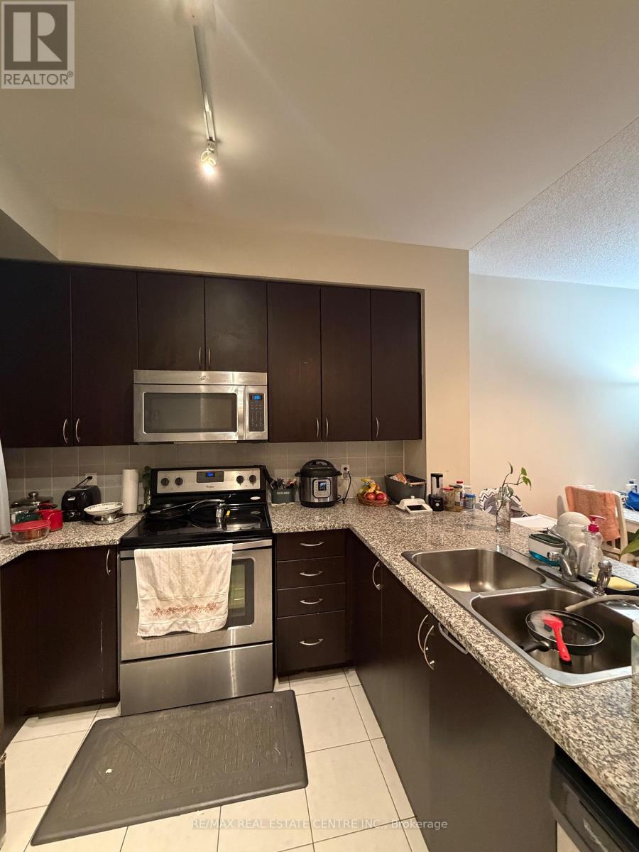 918 - 339 Rathburn Road W, Mississauga, Ontario  L5B 0K6 - Photo 10 - W12652028