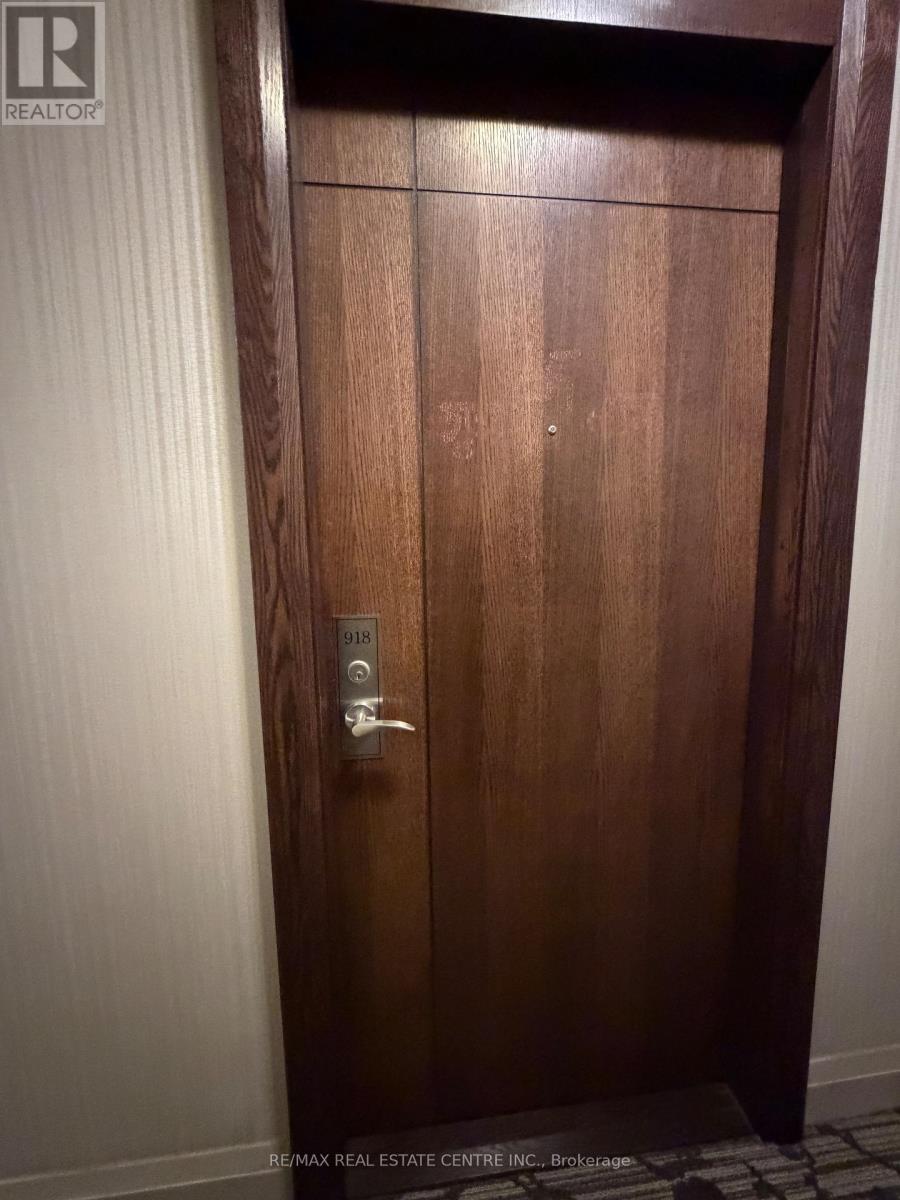 918 - 339 Rathburn Road W, Mississauga, Ontario  L5B 0K6 - Photo 13 - W12652028