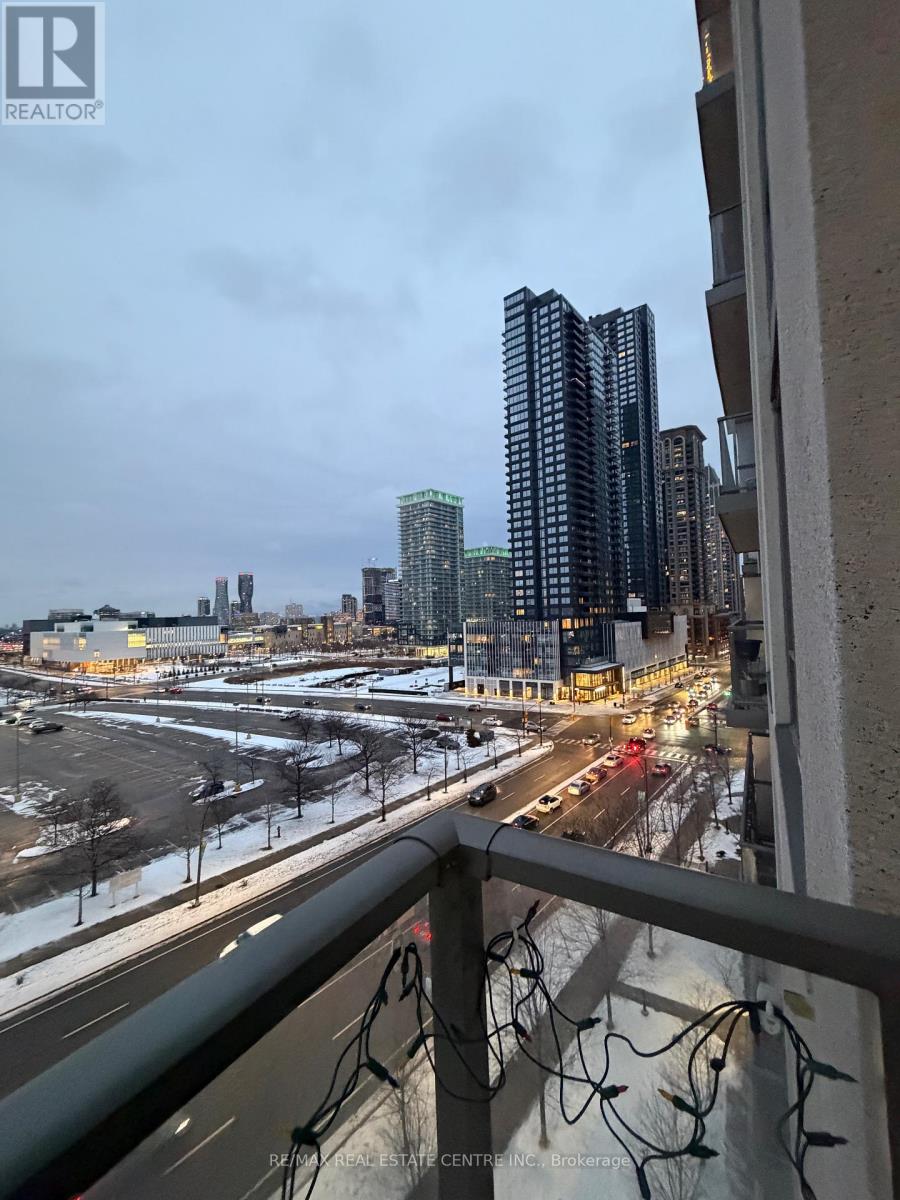 918 - 339 Rathburn Road W, Mississauga, Ontario  L5B 0K6 - Photo 2 - W12652028