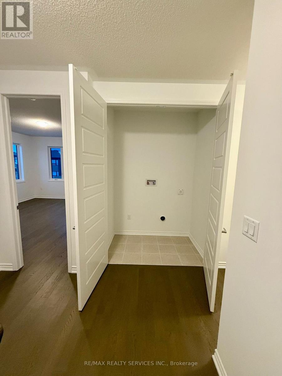 62 Gretzky Avenue, Barrie, Ontario  L9J 1A8 - Photo 12 - S12652396