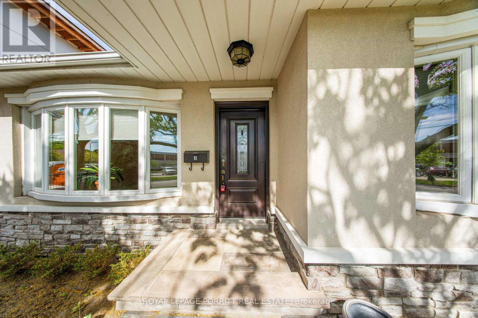 3 Orianna Drive, Toronto, Ontario  M8W 4M8 - Photo 2 - W12652410