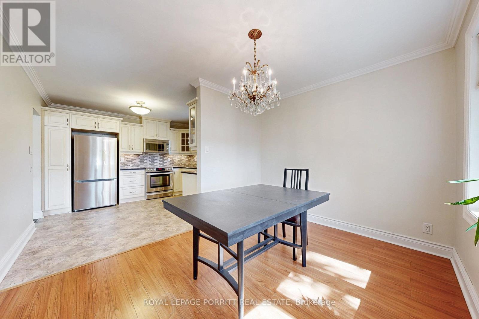 3 Orianna Drive, Toronto, Ontario  M8W 4M8 - Photo 4 - W12652410