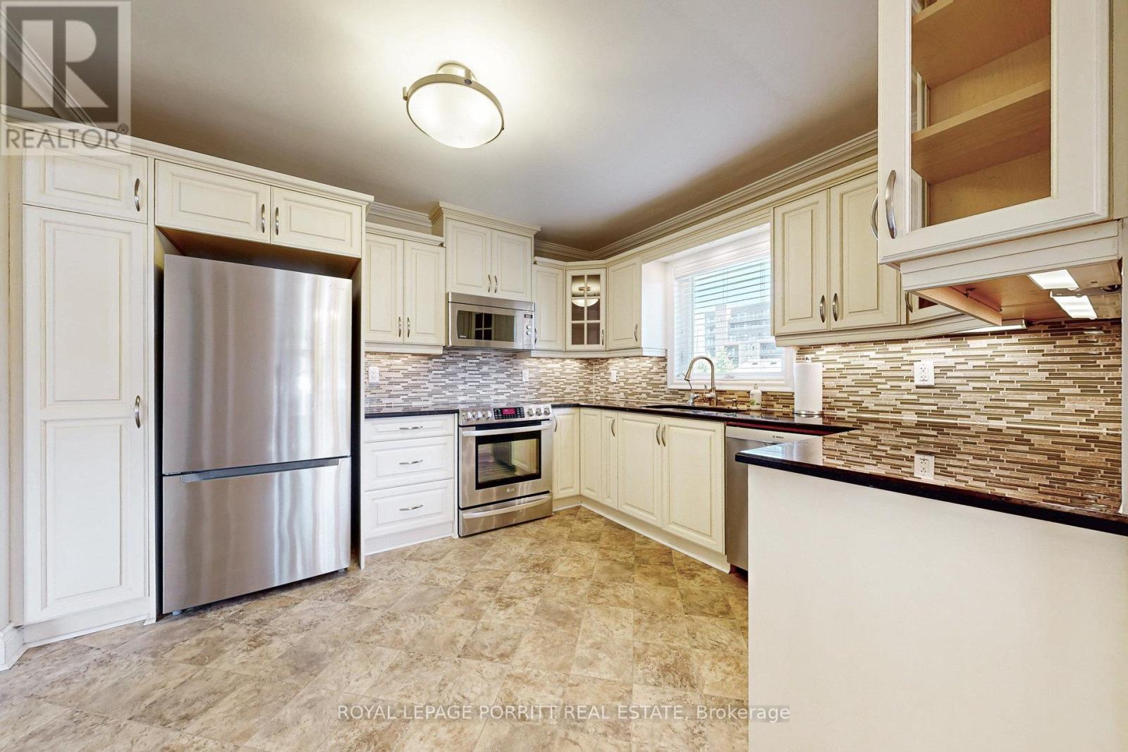 3 Orianna Drive, Toronto, Ontario  M8W 4M8 - Photo 5 - W12652410