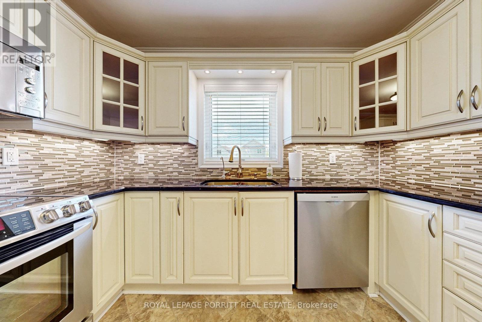 3 Orianna Drive, Toronto, Ontario  M8W 4M8 - Photo 7 - W12652410