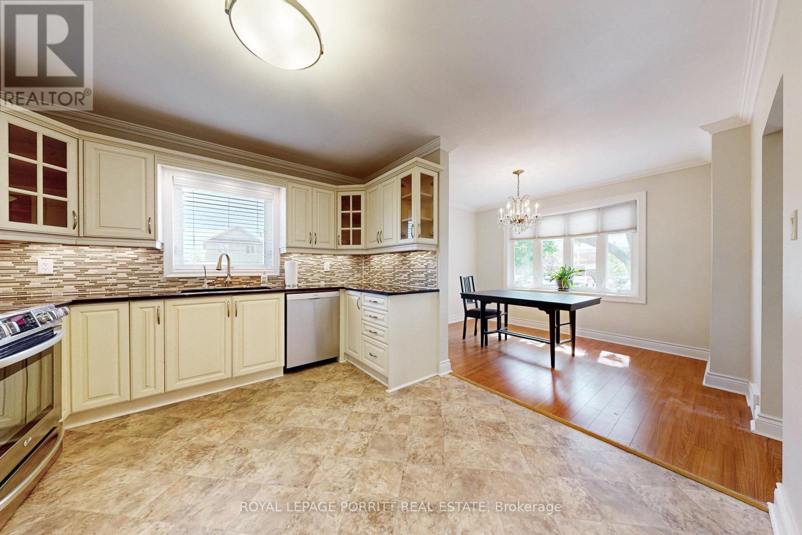 3 Orianna Drive, Toronto, Ontario  M8W 4M8 - Photo 8 - W12652410